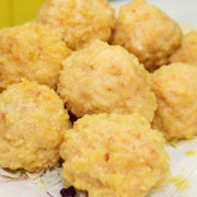 金衣虾球						Deep Fried Golden Prawns Balls	