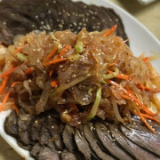 卤水牛展拼海蜇		Brine Beef &amp; Jelly Fish	